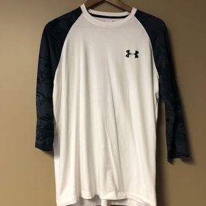 Under Armour Men Raglan Style Shirt w Camo Sleeves